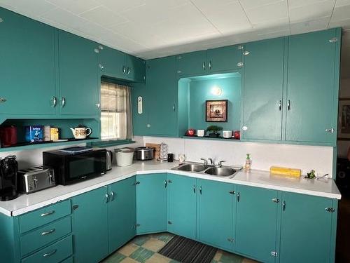 772 304Th Street, Kimberley, BC - Indoor Photo Showing Kitchen With Double Sink