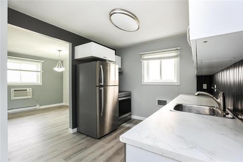 10 Piccadilly Street, Winnipeg, MB - Indoor Photo Showing Kitchen