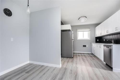 10 Piccadilly Street, Winnipeg, MB - Indoor Photo Showing Kitchen