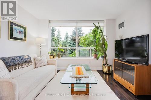 302 - 3181 Bayview Avenue, Toronto, ON - Indoor Photo Showing Living Room