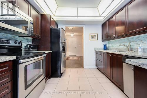 302 - 3181 Bayview Avenue, Toronto, ON - Indoor Photo Showing Kitchen With Double Sink