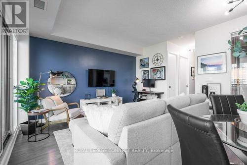 2125 - 165 Legion Road N, Toronto, ON - Indoor Photo Showing Living Room