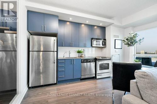 2125 - 165 Legion Road N, Toronto, ON - Indoor Photo Showing Kitchen