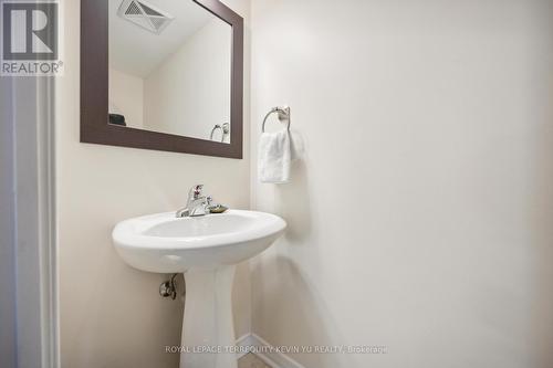 125 - 20 Elsie Lane, Toronto, ON - Indoor Photo Showing Bathroom