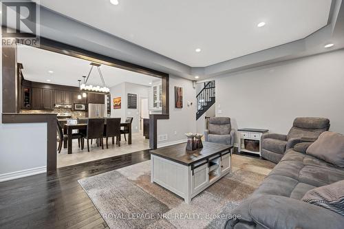 74 Creekside Drive, Welland, ON - Indoor Photo Showing Living Room