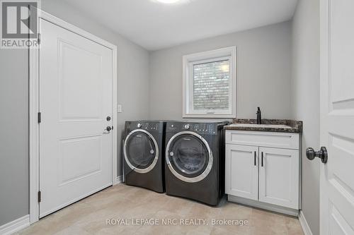 74 Creekside Drive, Welland, ON - Indoor Photo Showing Laundry Room