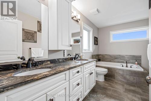 74 Creekside Drive, Welland, ON - Indoor Photo Showing Bathroom