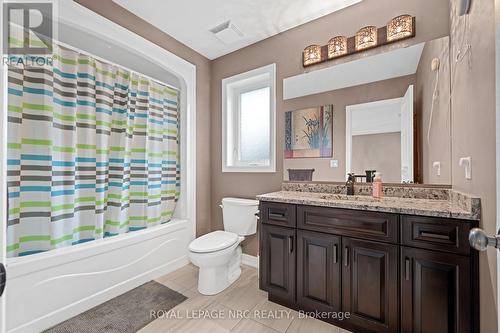 74 Creekside Drive, Welland, ON - Indoor Photo Showing Bathroom