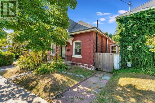 32 Terrace Hill Street, Brantford, ON - Outdoor