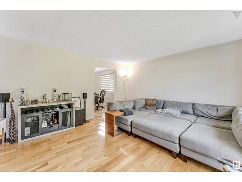 44 Mardale Cr, Sherwood Park, AB - Indoor Photo Showing Living Room