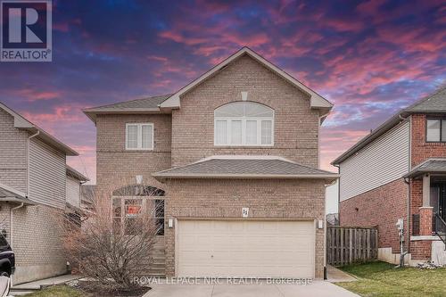 11 Meadow Wood Crescent, Hamilton, ON - Outdoor