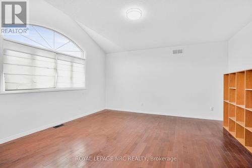 11 Meadow Wood Crescent, Hamilton, ON - Indoor Photo Showing Other Room