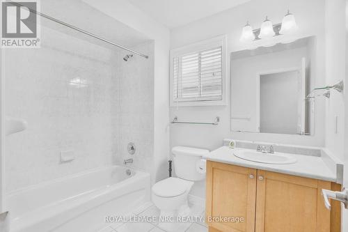 11 Meadow Wood Crescent, Hamilton, ON - Indoor Photo Showing Bathroom