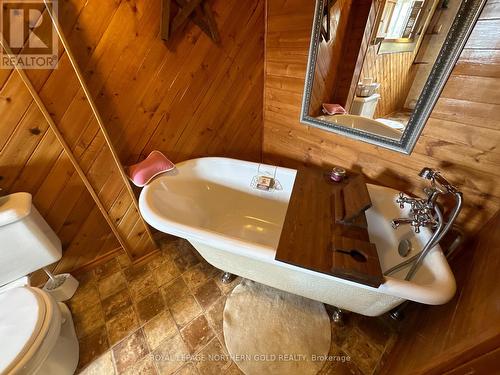 105 Fourth Street, Kirkland Lake, ON - Indoor Photo Showing Bathroom