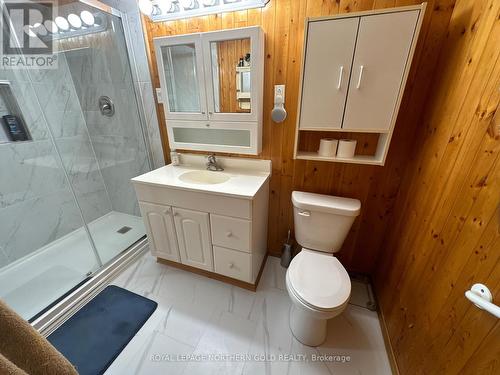 105 Fourth Street, Kirkland Lake, ON - Indoor Photo Showing Bathroom