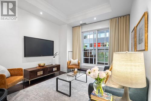 113 - 21 Burkebrook Place, Toronto, ON - Indoor Photo Showing Living Room