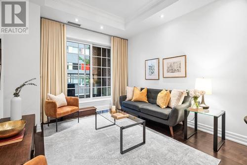 113 - 21 Burkebrook Place, Toronto, ON - Indoor Photo Showing Living Room