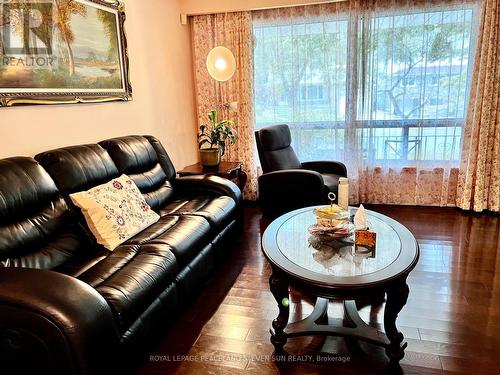 10 Flavian Crescent, Toronto, ON - Indoor Photo Showing Living Room