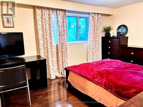 10 Flavian Crescent, Toronto, ON - Indoor Photo Showing Bedroom