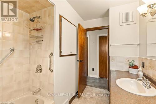 1467 Stevensville Road, Fort Erie, ON - Indoor Photo Showing Bathroom