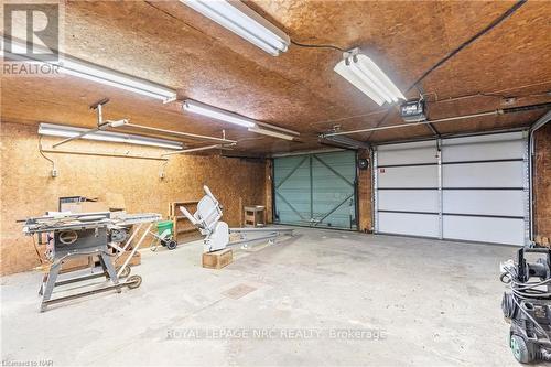 1467 Stevensville Road, Fort Erie, ON - Indoor Photo Showing Garage