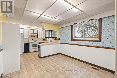 1467 Stevensville Road, Fort Erie, ON - Indoor Photo Showing Kitchen