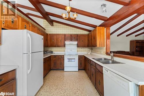 1098 Sideroad 15, Schomberg, ON - Indoor Photo Showing Kitchen With Double Sink