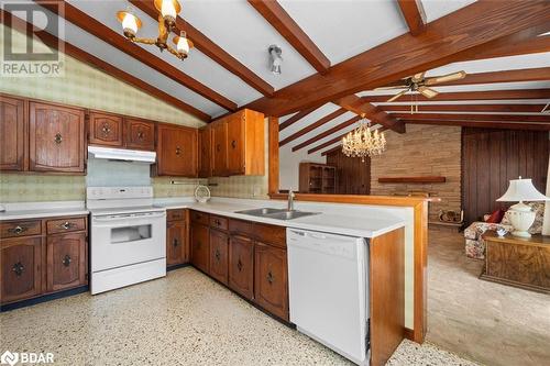 1098 Sideroad 15, Schomberg, ON - Indoor Photo Showing Kitchen With Double Sink