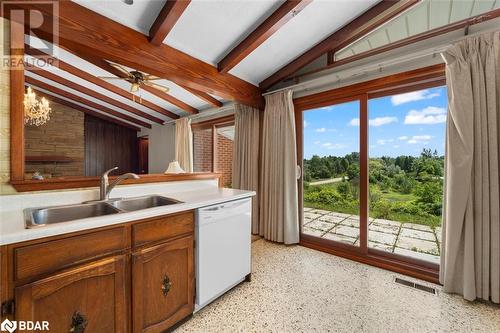 1098 Sideroad 15, Schomberg, ON - Indoor Photo Showing Kitchen With Double Sink