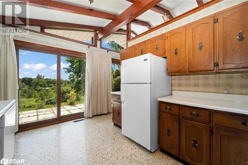 1098 Sideroad 15, Schomberg, ON - Indoor Photo Showing Kitchen