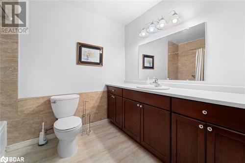 1098 Sideroad 15, Schomberg, ON - Indoor Photo Showing Bathroom