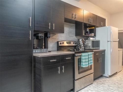 330 Lipton Street, Winnipeg, MB - Indoor Photo Showing Kitchen