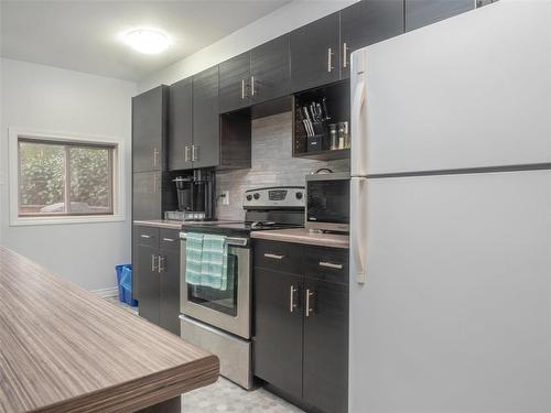 330 Lipton Street, Winnipeg, MB - Indoor Photo Showing Kitchen