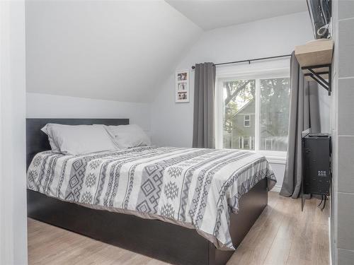 330 Lipton Street, Winnipeg, MB - Indoor Photo Showing Bedroom