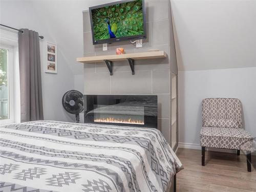 330 Lipton Street, Winnipeg, MB - Indoor Photo Showing Bedroom