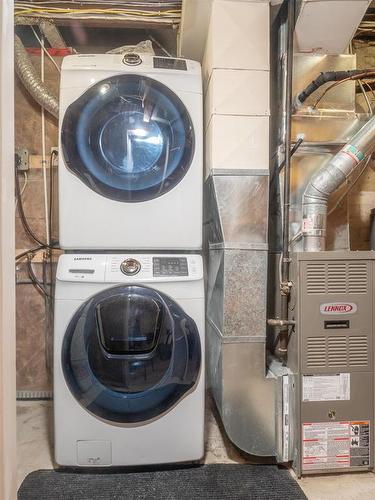 330 Lipton Street, Winnipeg, MB - Indoor Photo Showing Laundry Room