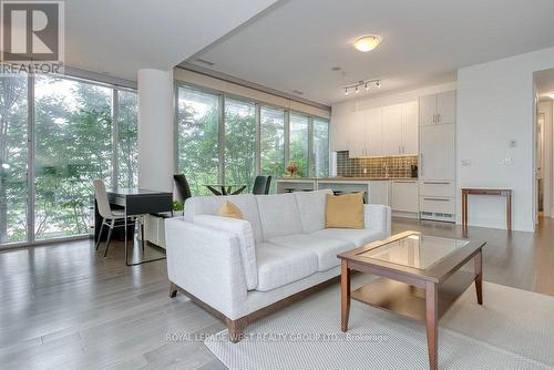 201 - 39 Queens Quay E, Toronto, ON - Indoor Photo Showing Living Room