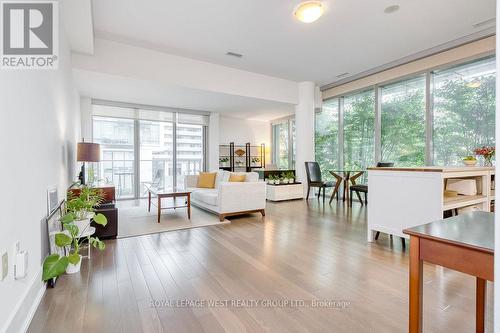 201 - 39 Queens Quay E, Toronto, ON - Indoor Photo Showing Living Room