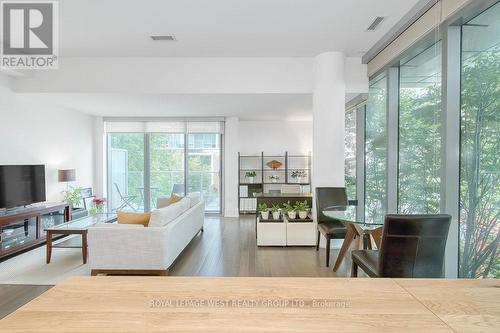 201 - 39 Queens Quay E, Toronto, ON - Indoor Photo Showing Living Room