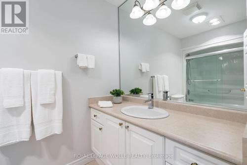 74 Hearthwood Crescent, Kitchener, ON - Indoor Photo Showing Bathroom