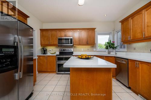 74 Hearthwood Crescent, Kitchener, ON - Indoor Photo Showing Kitchen