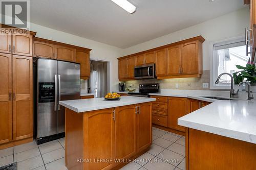 74 Hearthwood Crescent, Kitchener, ON - Indoor Photo Showing Kitchen