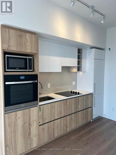 Lph 17 - 319 Jarvis Street, Toronto, ON - Indoor Photo Showing Kitchen