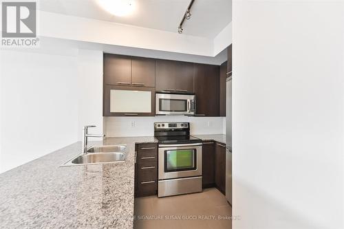 907 - 500 Sherbourne Street, Toronto, ON - Indoor Photo Showing Kitchen With Double Sink