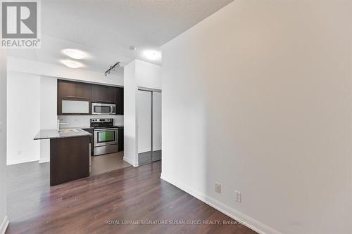 907 - 500 Sherbourne Street, Toronto, ON - Indoor Photo Showing Kitchen