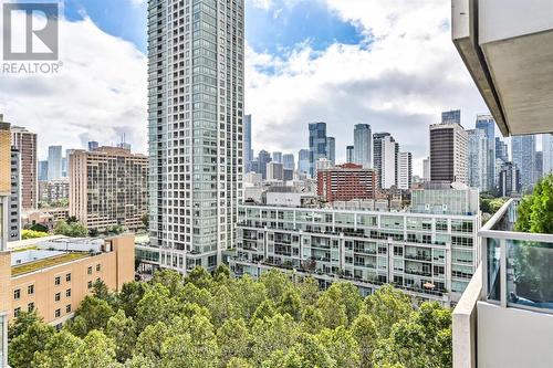 907 - 500 Sherbourne Street, Toronto, ON - Outdoor With Facade