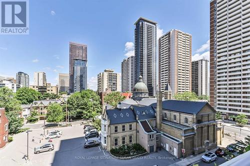 907 - 500 Sherbourne Street, Toronto, ON - Outdoor With Facade