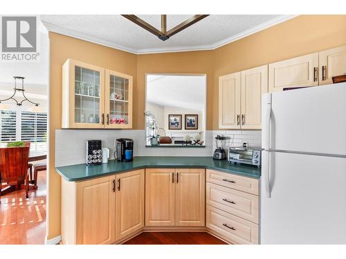 1002 11Th  N Avenue, Creston, BC - Indoor Photo Showing Kitchen