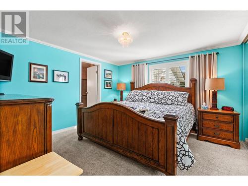 1002 11Th  N Avenue, Creston, BC - Indoor Photo Showing Bedroom