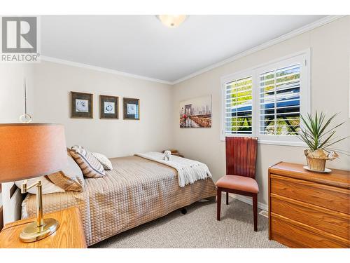 1002 11Th  N Avenue, Creston, BC - Indoor Photo Showing Bedroom